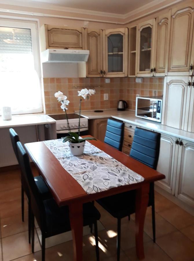 Kiskucko Apartman Hajdúszoboszló Buitenkant foto