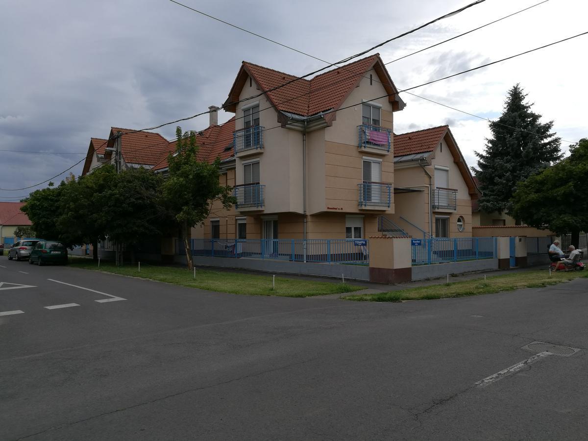 Kiskucko Apartman Hajdúszoboszló Buitenkant foto